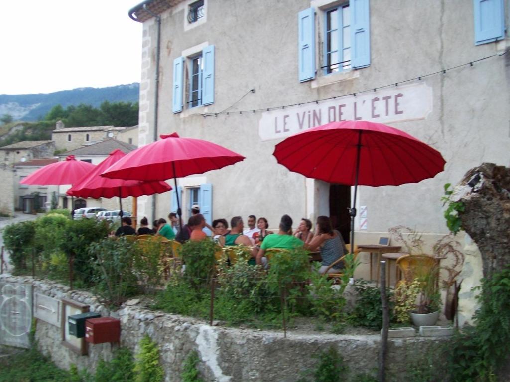 Le Vin de l'Eté Bed and Breakfast Ponet-et-Saint-Auban Exterior foto